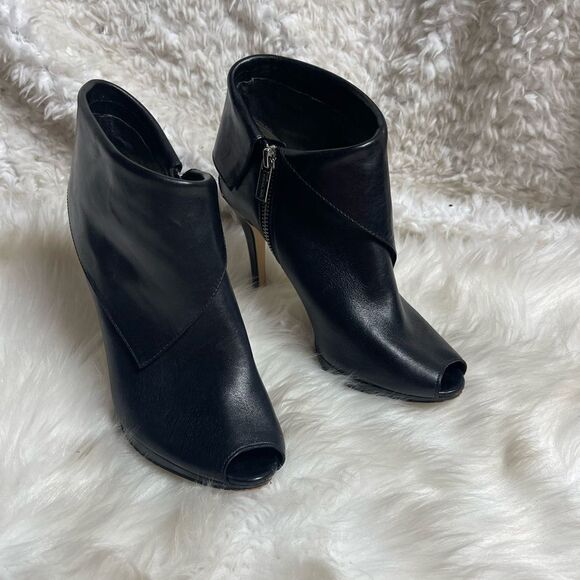 Michael Kors Kendra leather black ankle heels boots peep toe side zipper SZ8M - Picture 2 of 12